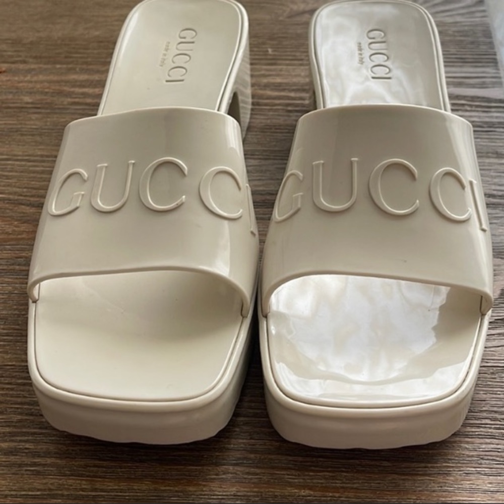GUCCI Cream Rubber Slide Sandal 39 - Picture 5 of 8